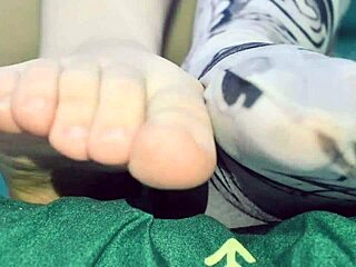 hey you snuck into stepsis room now jerk to her toes and holes asmr joi