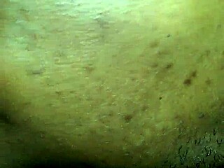 Redbone milf spreads legs wide for deep pussy licking and sucking