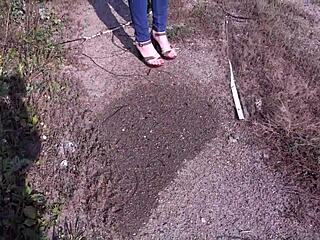 Brunette Mature Hairspray Cunt Pisses Powerful Outdoor Streams