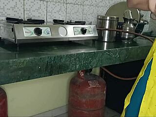 DEVaR JI, SASU MAA AAYEGI KITCHEN MEIN NAHI CHOD SAKTE ROOM CHALTE HAIN DOGGYSTYLE