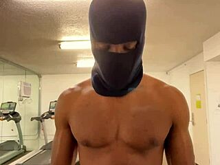 Strong biceps lift fitness ladies during outdoor california workouts 💪🍑