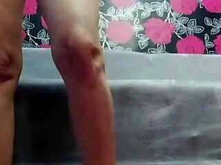 stepsister's big ass shakes in teasing lingerie reveal