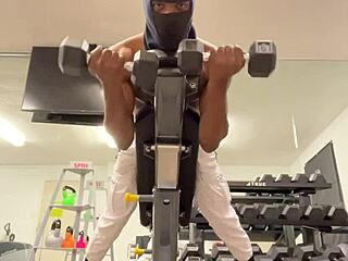 Strong biceps lift fitness ladies during outdoor california workouts 💪🍑