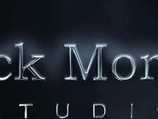 Il culetto piccolo di Lola Bredly tette grosse prende furia sborrate in threesome anale