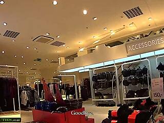 Mallcuties Teen Trades Sex for Clothes Outdoors