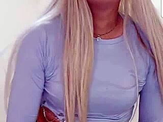 hey transexual webcam cutie tries new toy on cam 😘🔥