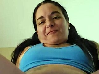 coquine emy angel shows off her petite chatte