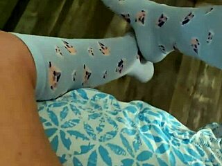 coquine emy angel shows off her petite chatte