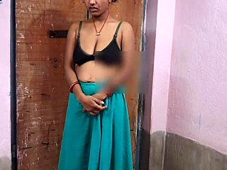 my desi tamil girlfriend fucks her lover indoors