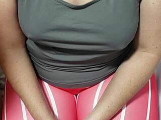 gostosa coroa gordinha bucetuda trai marido corno na webcam com ele olhando