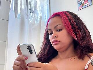 chubby girl's wild morning toilet farts! 💨