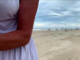 People watching makes my pussy drip as he pounds me outdoors