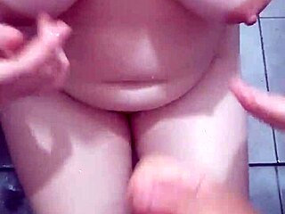 Safadoscasal hämmert Ehefrau hart im Bad-Spaß