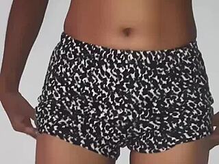 Quieres usar mis agujeros y llenarlos de leche, papi?