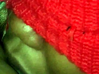 BBW ebony slut bareback sucks fat homemade BBC on webcam cumshot