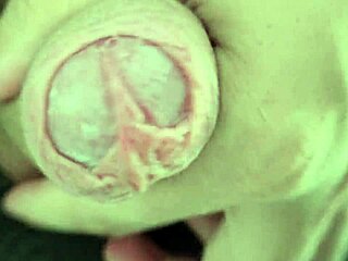 whoa almost caught with this monster daddy cock handjob 😱🍆