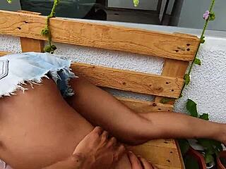 Coba Ngentot di Balkon Tapi Tukang Cat Berisik ke Pelacur Mungil!