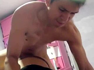 Le Doy Con Todo Hilo Sin Quitarle La Faldita To This Young Latina Brunette!