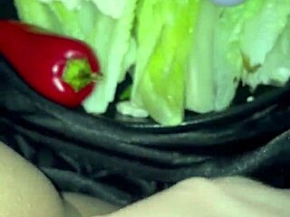 salope saoudienne 18+ vierge perverse se branle nourriture Beverly Hills 🥒💦😈