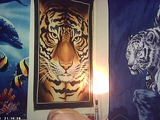 maxxx loadz you see me stroking hard backstage with that magic motion machine?