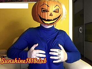 Big boobed pumpkin cam girl greets pervs for halloween recorded 10/31