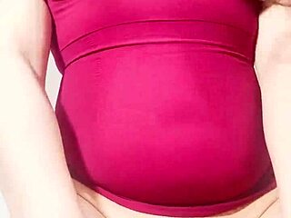 madrastra colombiana con cameltoe gigante cabalga hijastro con coño depilado... uff