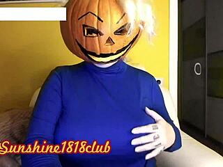 Big boobed pumpkin cam girl greets pervs for halloween recorded 10/31