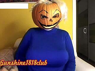 Big boobed pumpkin cam girl greets pervs for halloween recorded 10/31