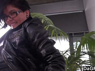 uh dagfs cute glasses brunette fingers shaved pussy quick audition