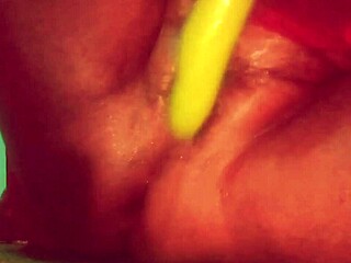 asian village girl stuffs brinjal deep in shaved pussy fucking hard 😍🌶️