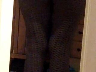 check out my wife's juicy leggings ass bouncin just for you