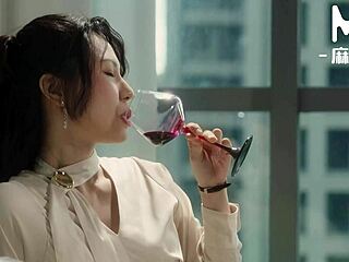 Modelmedia Asia Delivery Couple Swaps Partners with Wealthy Pair for Wild Sex!