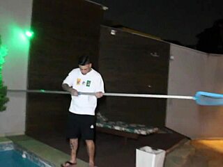 Putain piscinier enfonce grosse queue chatte trempée boss en chaleur piscine