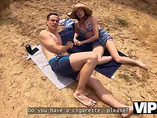 Mädel am See aufgelesen beugt sich für Anal-Sex