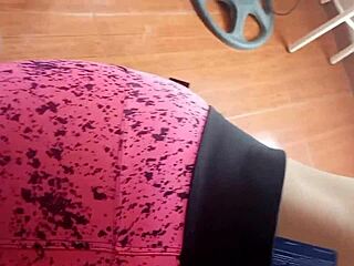 la linda vecina con gran culo acepta mi dinero por follada