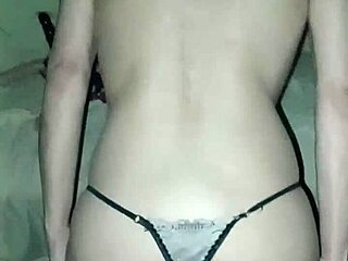 MILF בשלה עבה עם קעקועים מלטפת כוס עסיסית דגדגן ענק פטמות גדולות אורגזמות