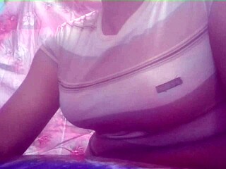 mithi shakes her big tits in bra, teasing us all on cam