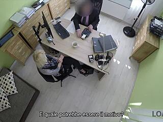 Keine Sorge bleibt unter uns während ich diese blonde 18+ Schlampe im Büro fingere und lecke