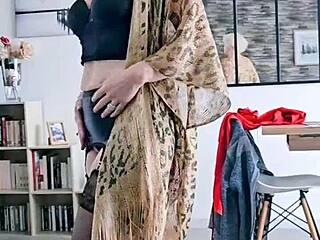 en tenu sexy j'tattends pour que tu vienne baiser ma chatte et mon cul fort 😩💦