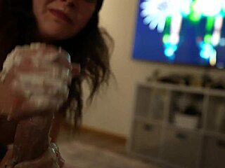 i love this messy milf slut slurping draining huge cock loads everywhere 💦🍆