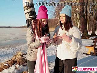 Froid dehors selfies puis léchage chatte juteuse chez clubsweethearts