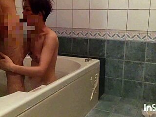 スリム彼女連続中出しで悶えまくる