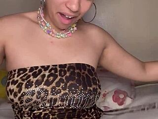 pretty princess tight pink cunt begs older men to play dirty