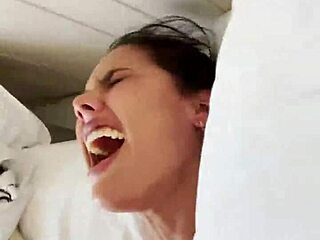 whoa new apolonia vid is here, her muscular legs and wet pussy got me 💦🔥