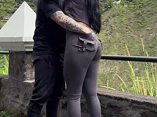 Joven Pareja Caliente Graba Sexo Parque Público ¡Medellín Final Sale Mal!