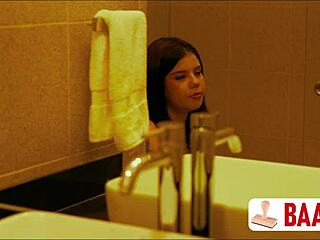 mi inocente prima se pone infiel en el baño con spanking