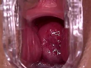 Her big ass shakes as shaved wet pussy hints at squirting fun ahead