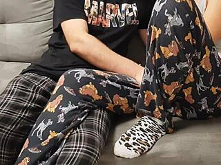 Jej atletický veľký zadok poskakuje kým nevybuchnem všade