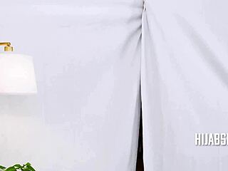 stepmom in hijab looks just like my girlfriend can't resist fucking her pussy