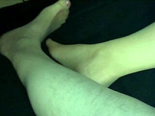 Milf's feinstrumpfhose nylon feet seduce in secret German voyeur play